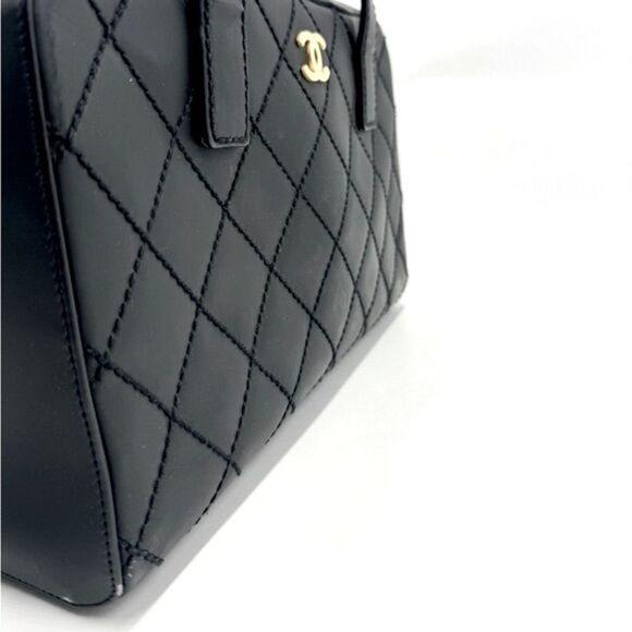 Auth Chanel Black Matte Leather Wild Stitch Surpique Medium Zip Around Tote Bag - Picture 4 of 16